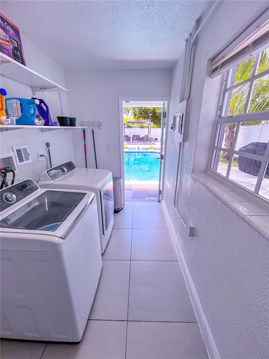 LAUDERDALE LAKES WEST GAT - Residential