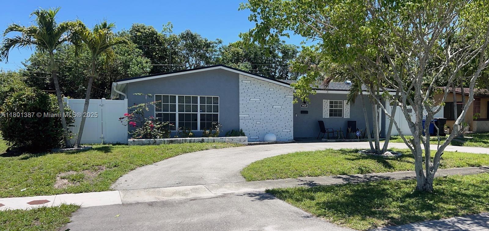 LAUDERDALE LAKES WEST GAT - Residential