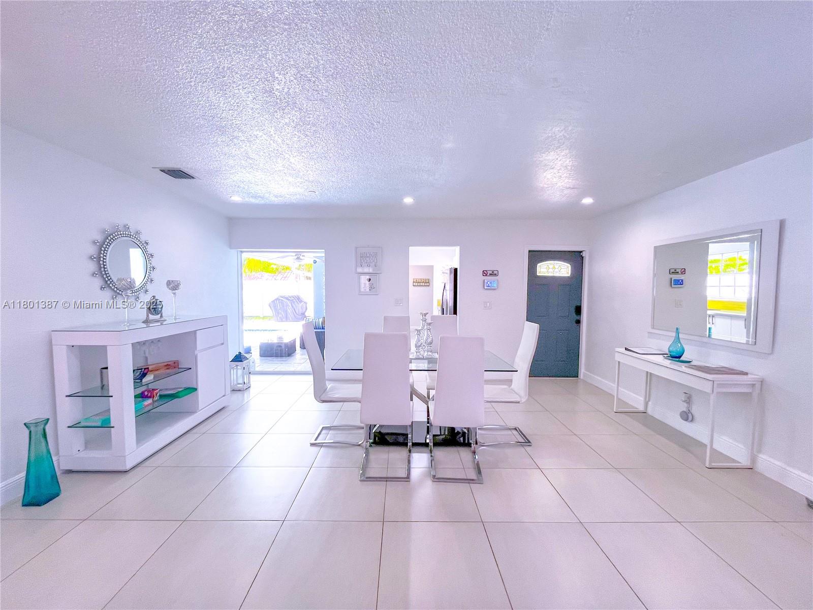 LAUDERDALE LAKES WEST GAT - Residential