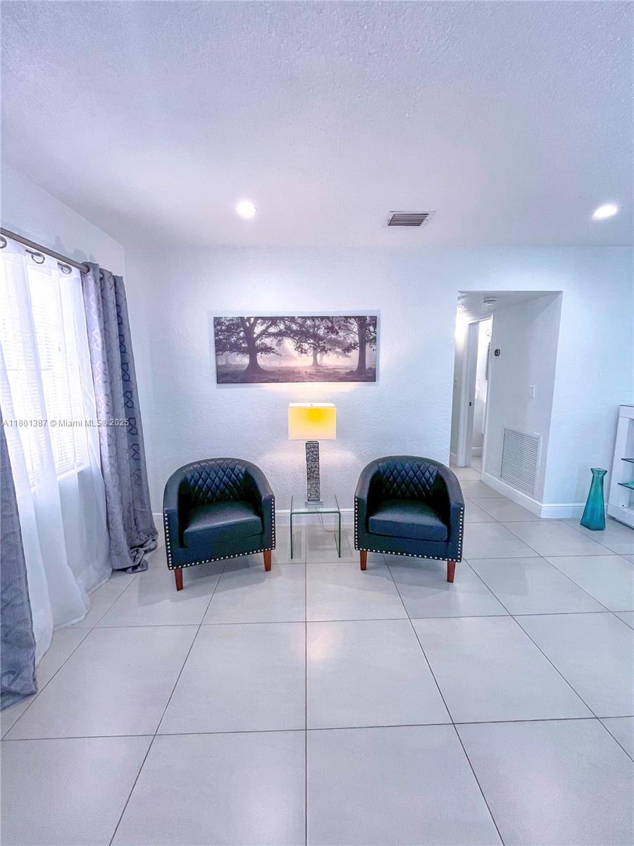 LAUDERDALE LAKES WEST GAT - Residential