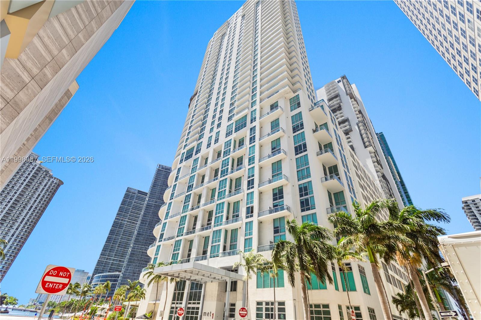 MET 1 CONDO - Residential Lease