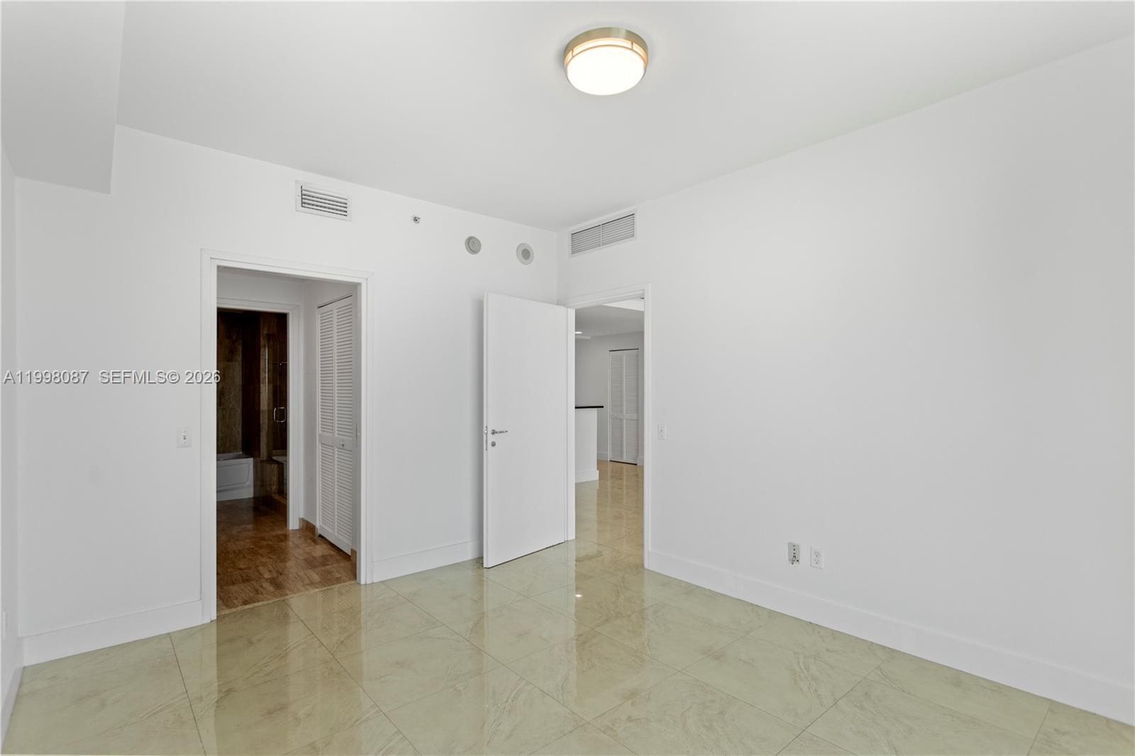 MET 1 CONDO - Residential Lease