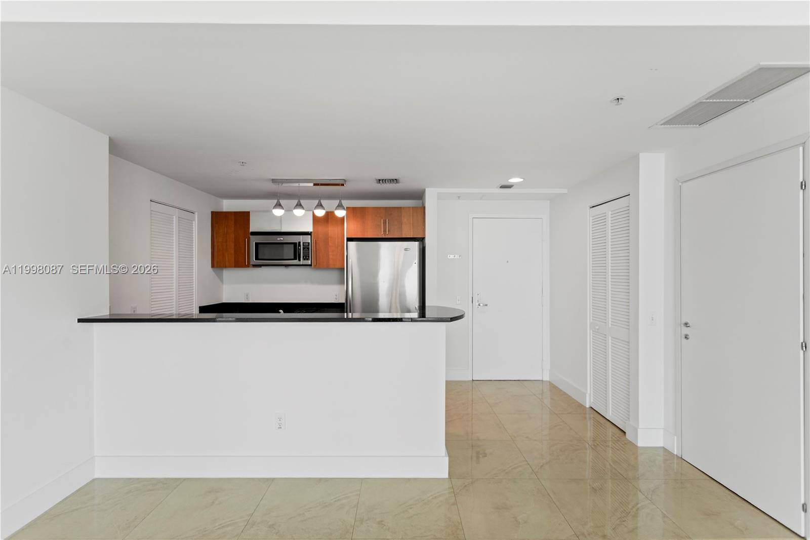 MET 1 CONDO - Residential Lease