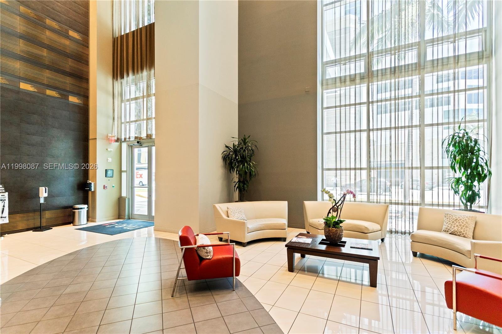 MET 1 CONDO - Residential Lease