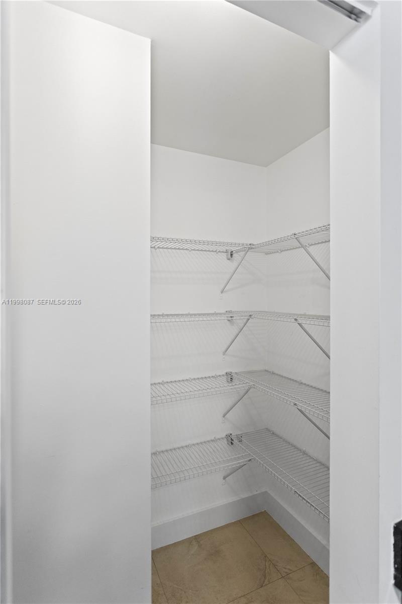 MET 1 CONDO - Residential Lease