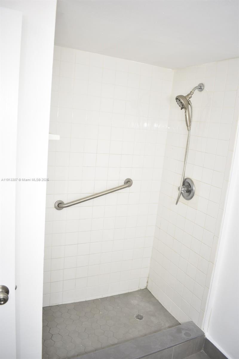 TALL TREES CONDO - Residential Lease