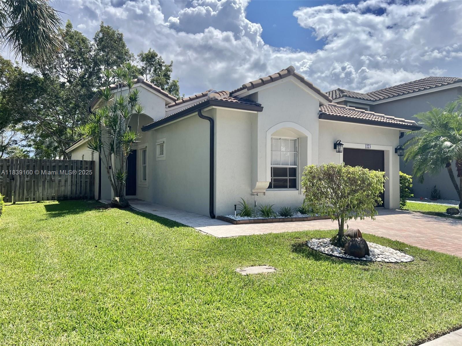 LOCATION!!Welcome to your dream rental home in the resort-style community.
This spacious 4-bedroom, garage-converted 4th room, 2-bathroom unit has been meticulously remodeled to offer you the perfect blend of comfort and style. Located in a family-friendly neighborhood, this property is close to shopping centers, restaurants, A+ schools, and all the amenities you desire. This amazing unit has beautiful bathrooms, modern appliances, new A/C, a spacious walk-in closet, a nice terrace, and an enclosed patio. It is conveniently close to malls, shopping centers, and all dining options within a short distance, including A+ schools, beautiful parks, and recreational areas nearby, and it has easy access to major highways. Don't miss out on the opportunity to call this renovated gem your home.