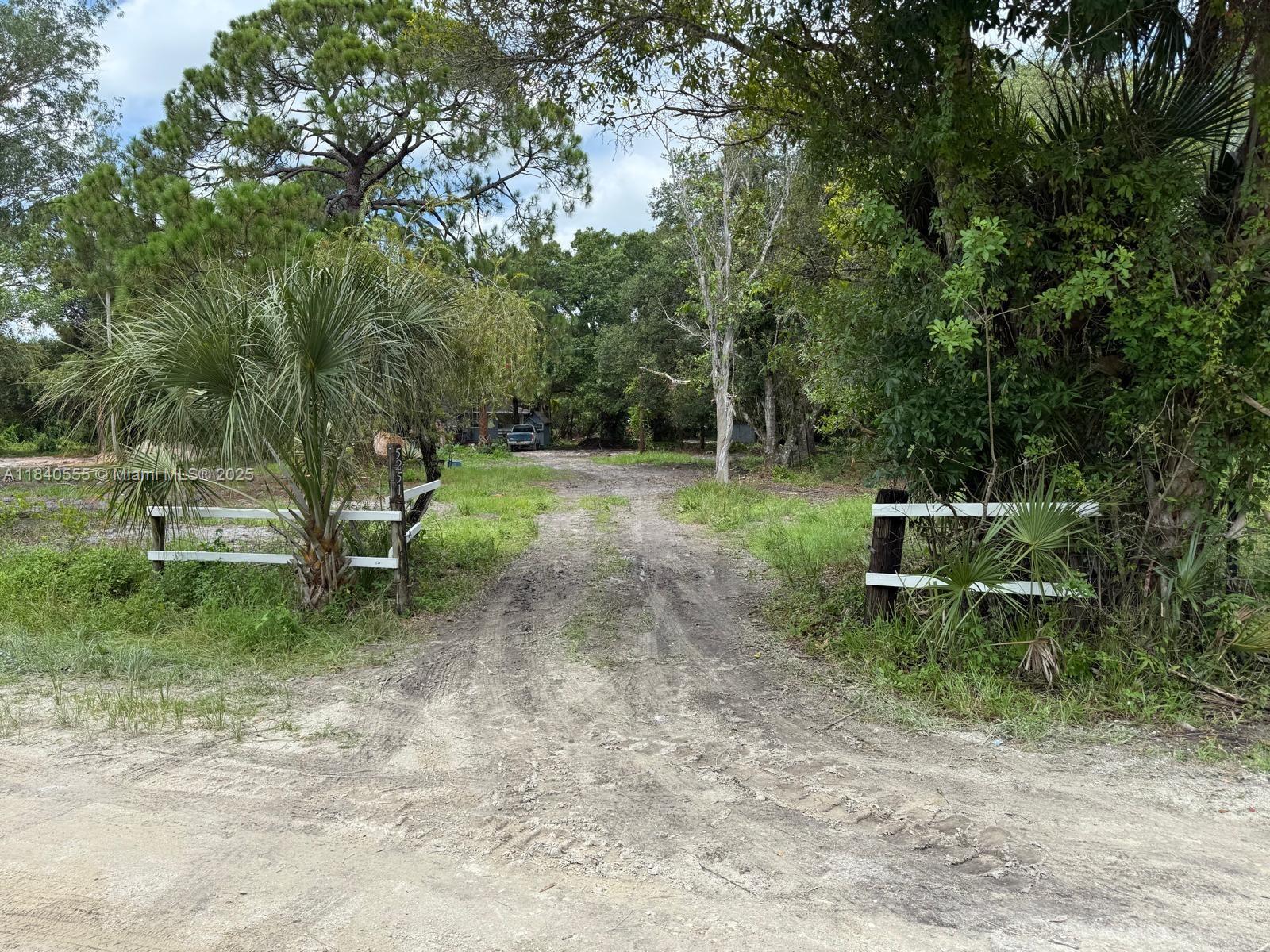 GORGEOUS 3 BEDROOMS 1 BATH HOME ON A 2.5 ACRES , NEW KITCHEN CABINETS AND COUNTERTOPS , NEW FLOORING , NEWER WELL PUMP AND PREASSURE TANK, FRESHLY PAINTED INSIDE AND OUTSIDE, LOVELY FARM FOR YOUR ENJOYMENT. COUNTY ALLOWS ON THIS PROPERTY A HORSE OR A COW , 10 CHICKENS OR DUCKS , 2 HOGS OR LAMAS ETC.
