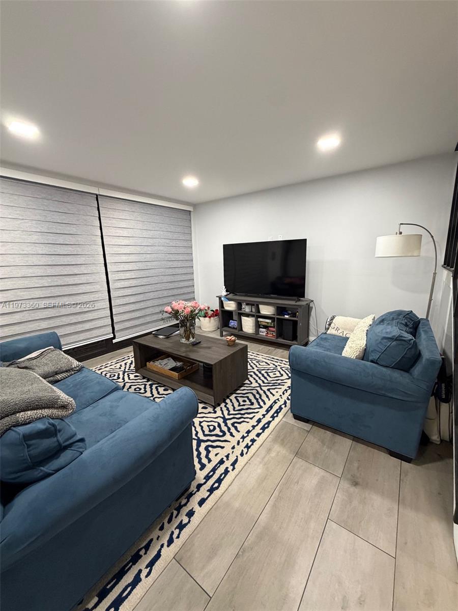 SUNSET PARK LAKE VILLAS S - Residential Lease