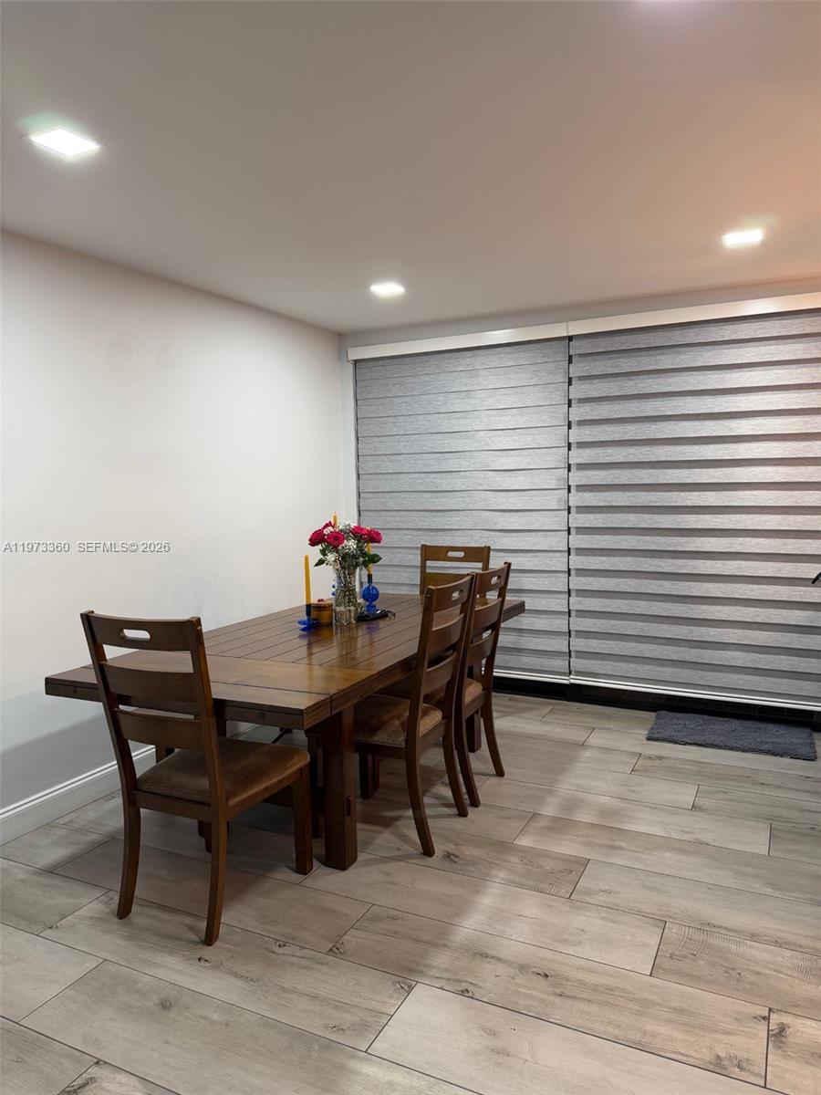 SUNSET PARK LAKE VILLAS S - Residential Lease