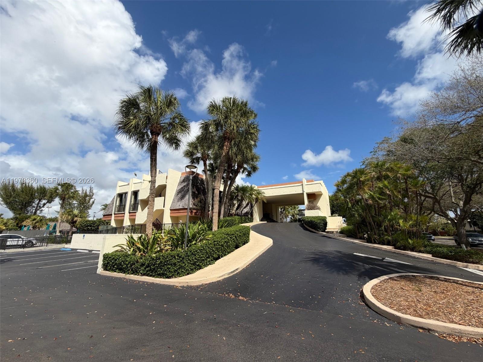 SUNSET PARK LAKE VILLAS S - Residential Lease