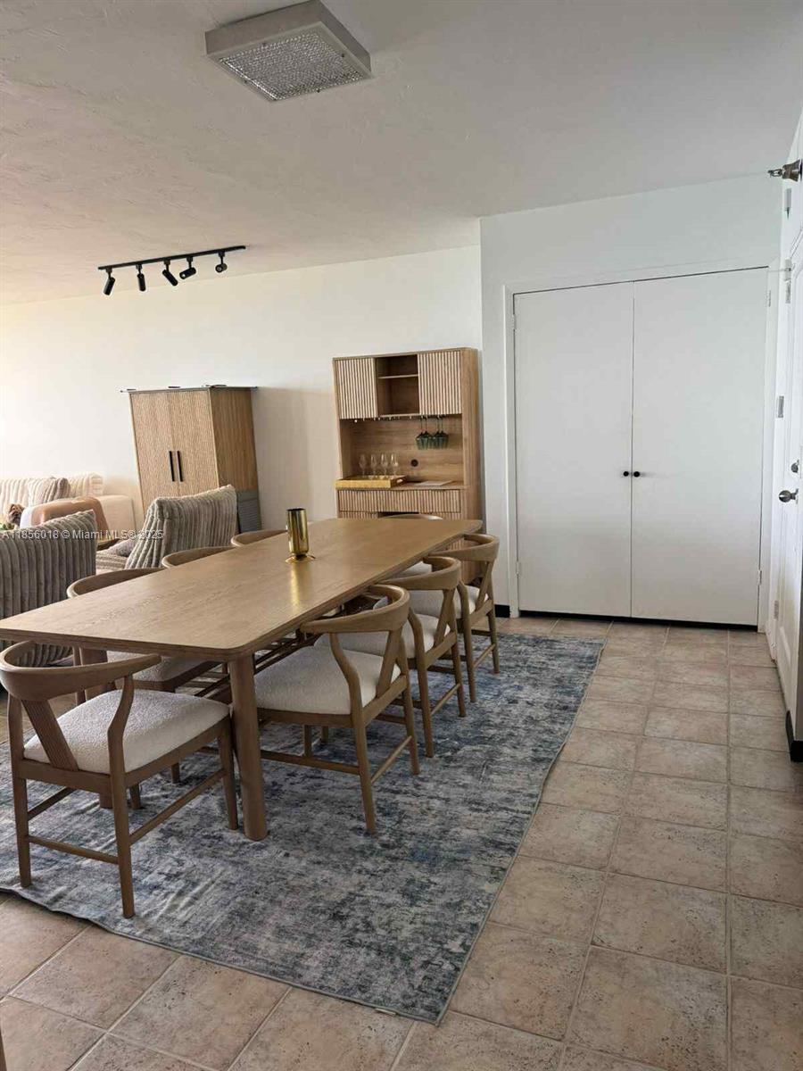 THE PLAZA OF BAL HARBOUR - Residential