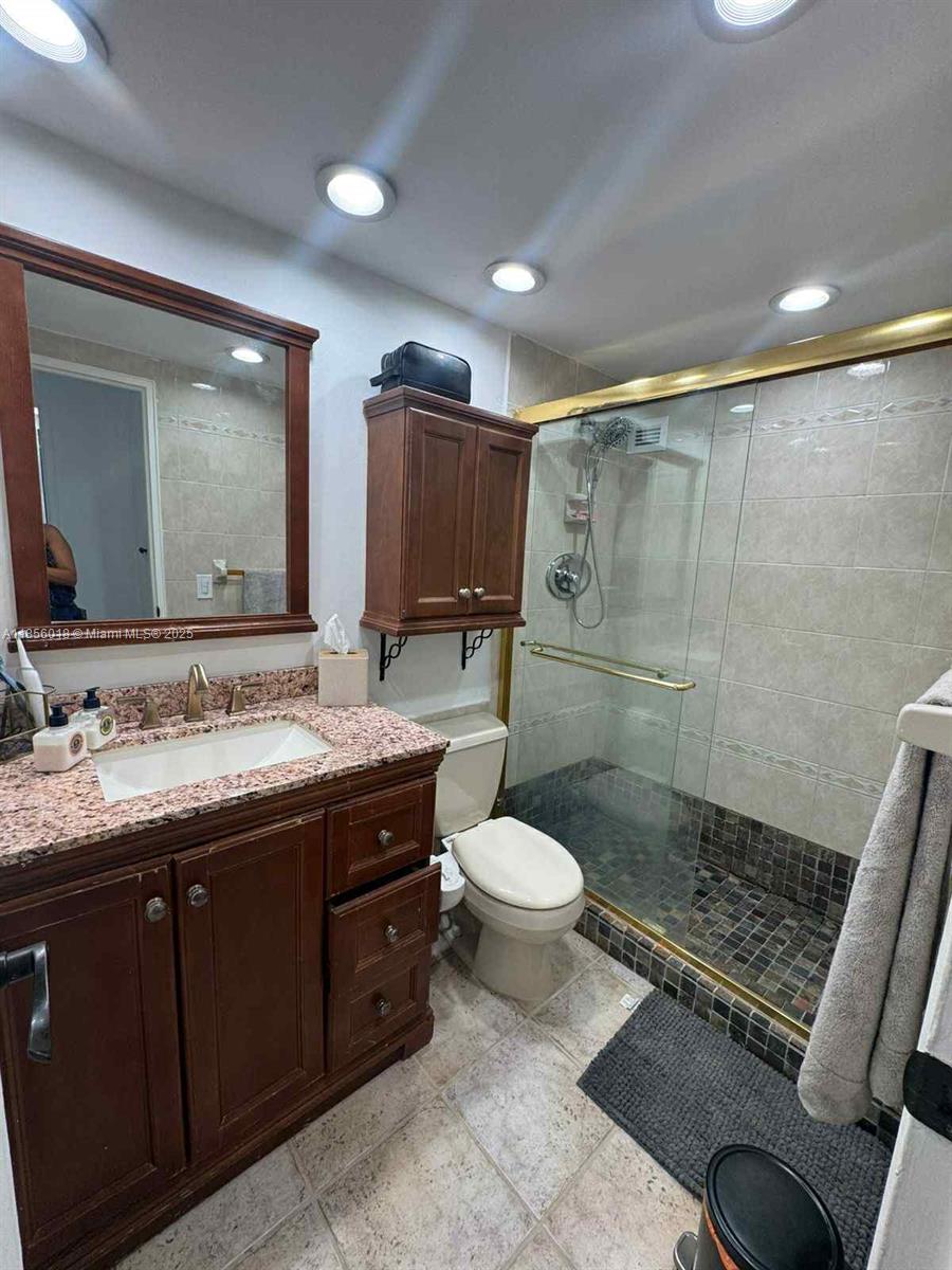 THE PLAZA OF BAL HARBOUR - Residential