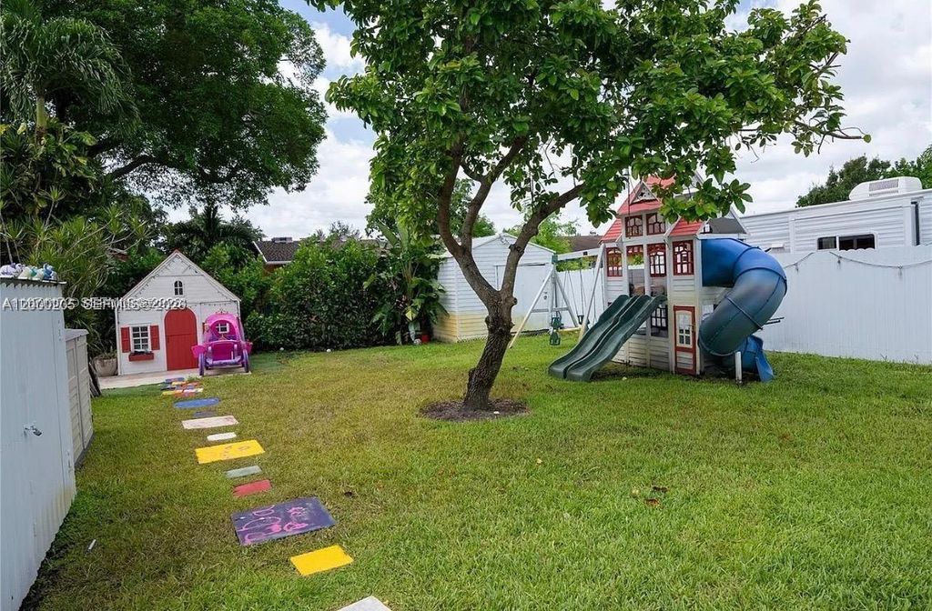 Photo of 31 SW 6th St, Hallandale Beach, FL 33009 (MLS # A12000205)