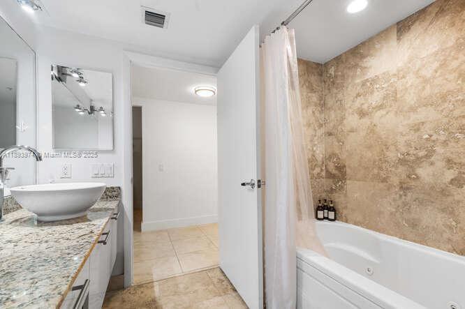 BRICKELL ON THE RIVER S T - Residential Lease