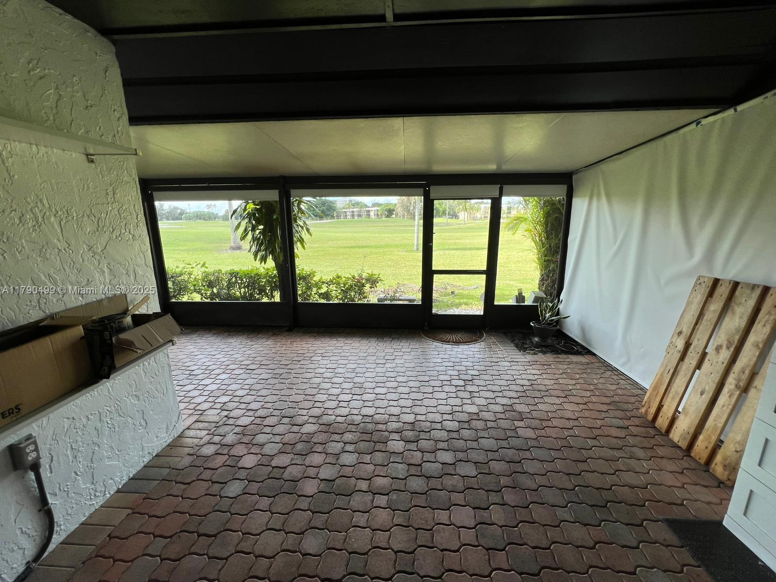 VILLAS AT BONAVENTURE IN - Residential