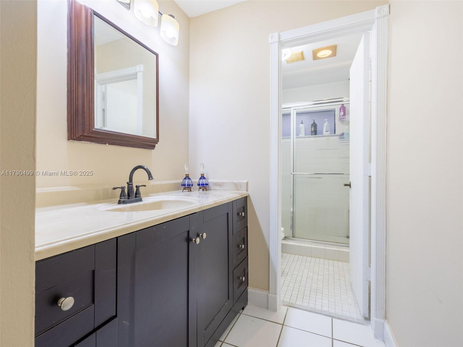 VILLAS AT BONAVENTURE IN - Residential