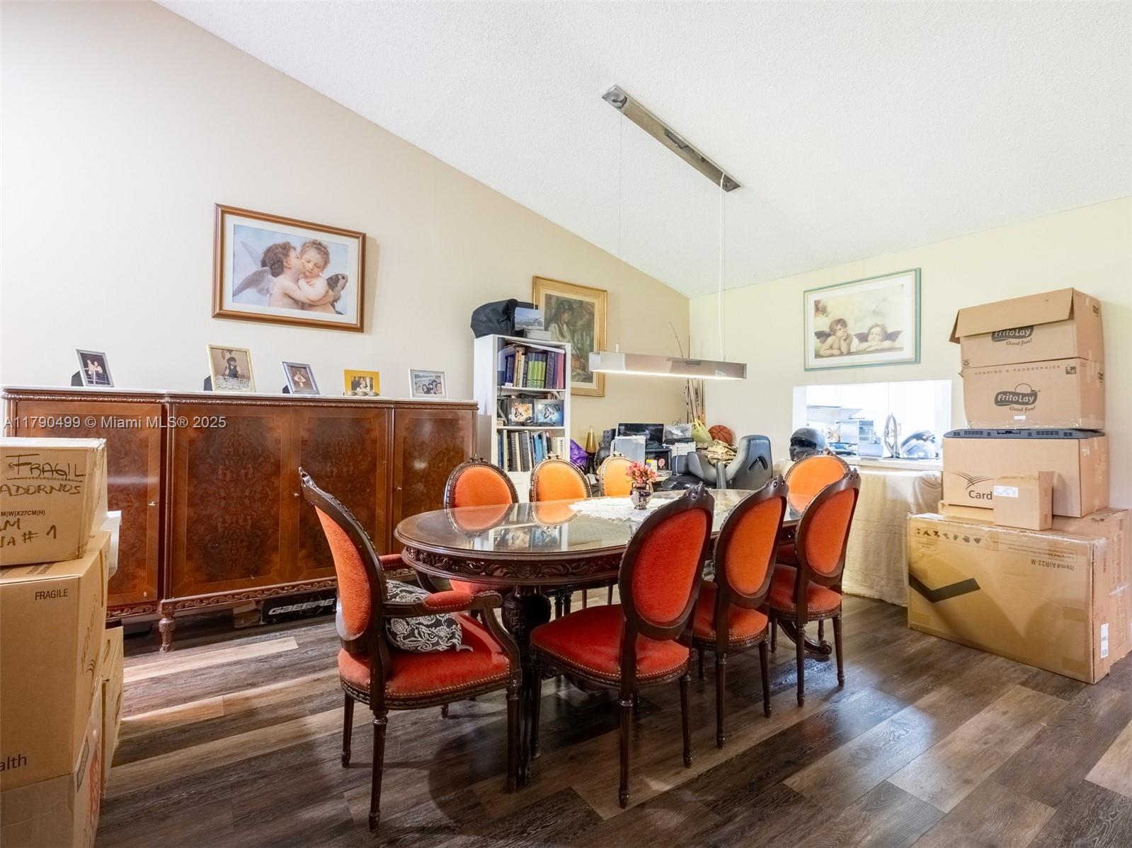 VILLAS AT BONAVENTURE IN - Residential