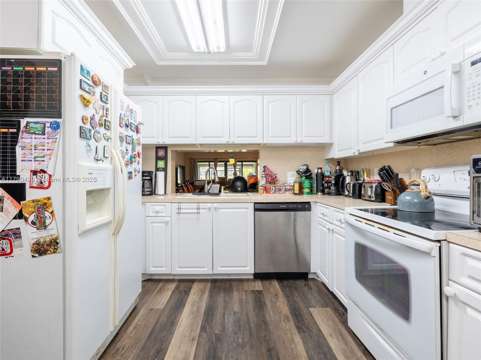 VILLAS AT BONAVENTURE IN - Residential