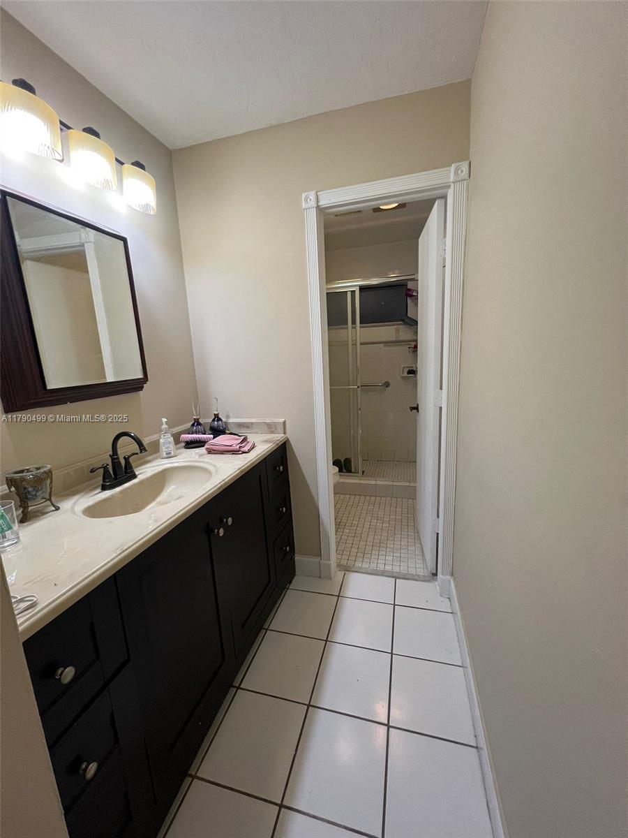 VILLAS AT BONAVENTURE IN - Residential