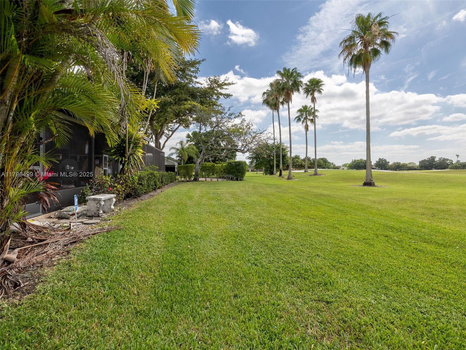 VILLAS AT BONAVENTURE IN - Residential