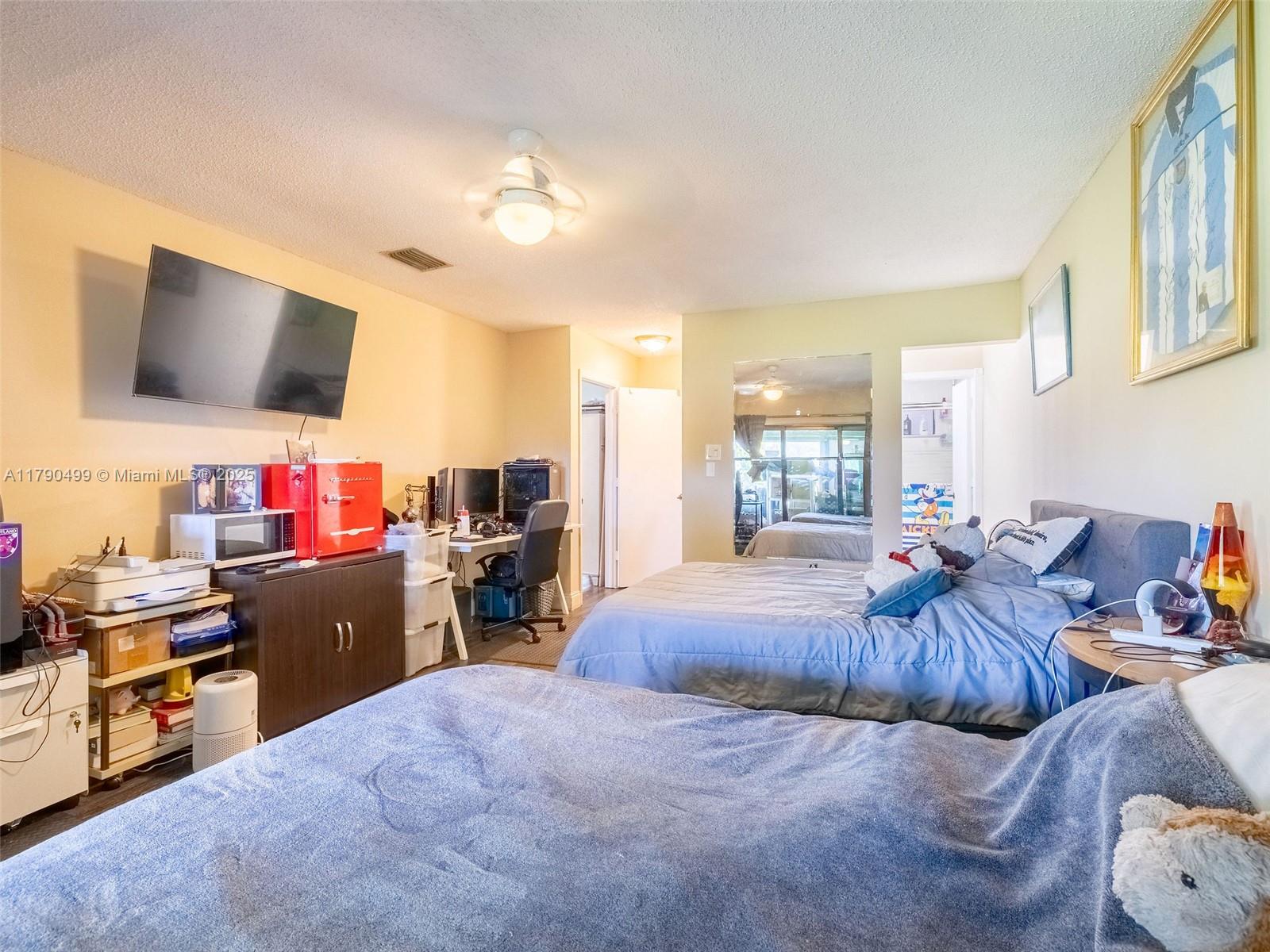 VILLAS AT BONAVENTURE IN - Residential