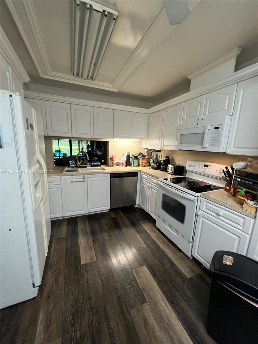 VILLAS AT BONAVENTURE IN - Residential