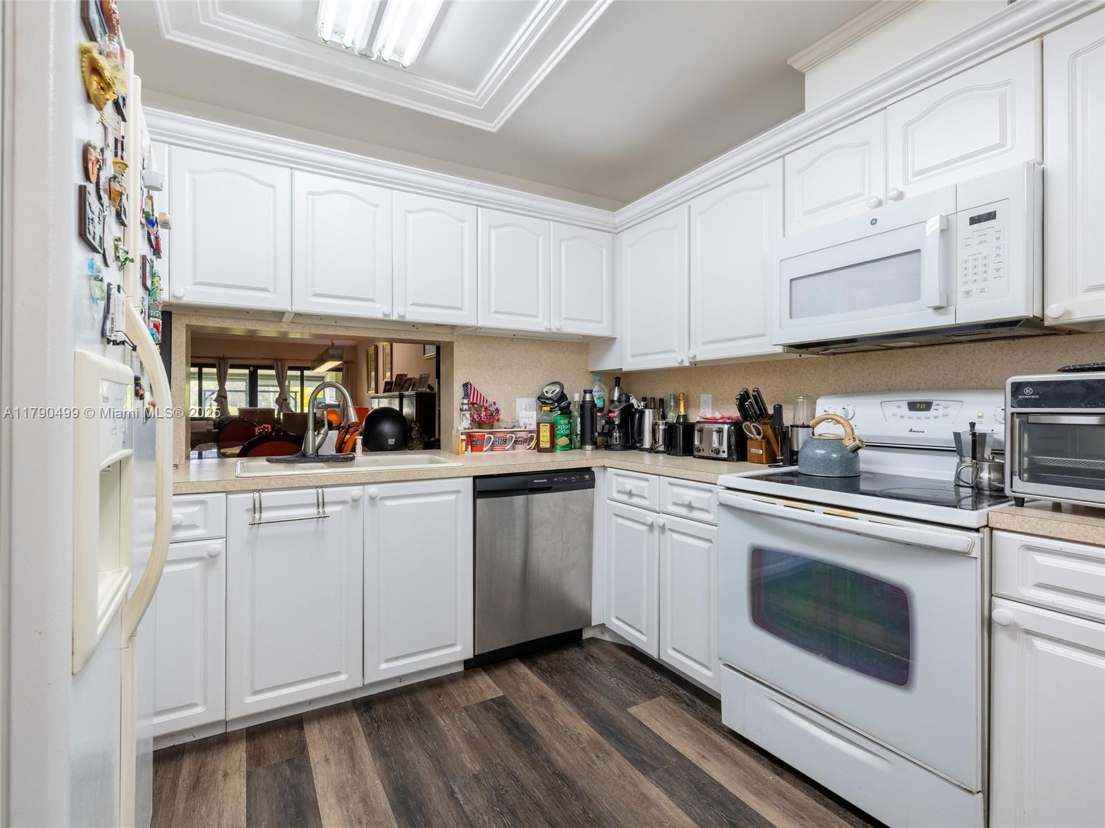 VILLAS AT BONAVENTURE IN - Residential