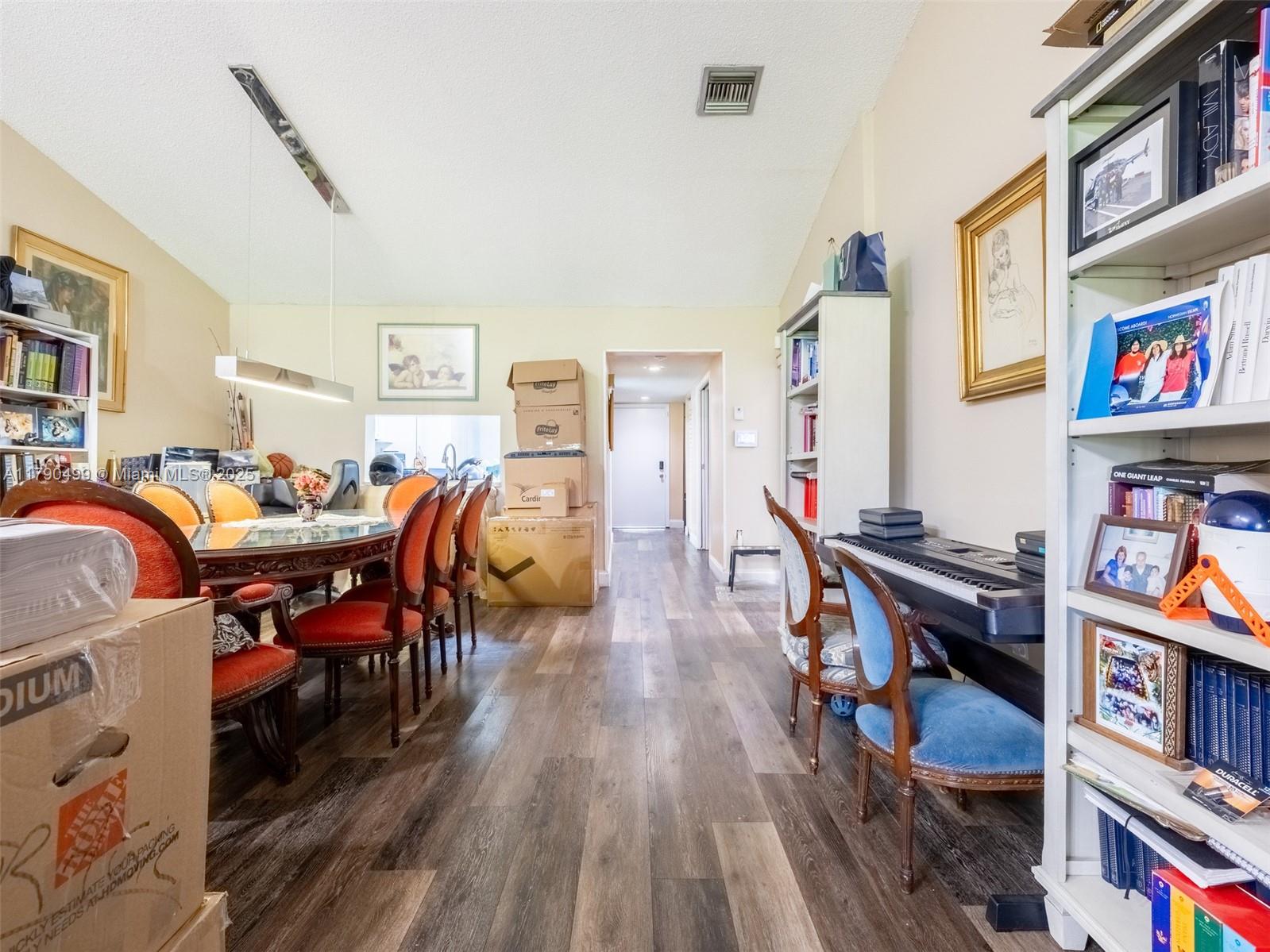 VILLAS AT BONAVENTURE IN - Residential