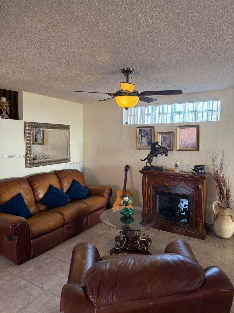 TURTLE RUN AT LAKES OF PA - Residential