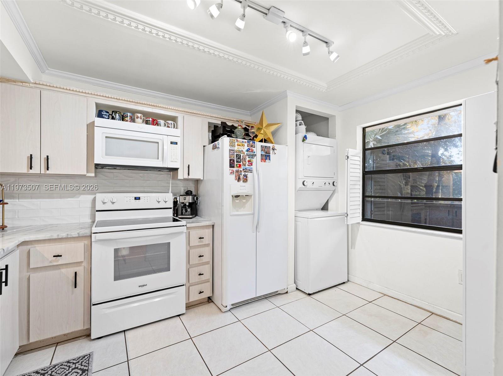 COLONY POINT 6 CONDO - Residential