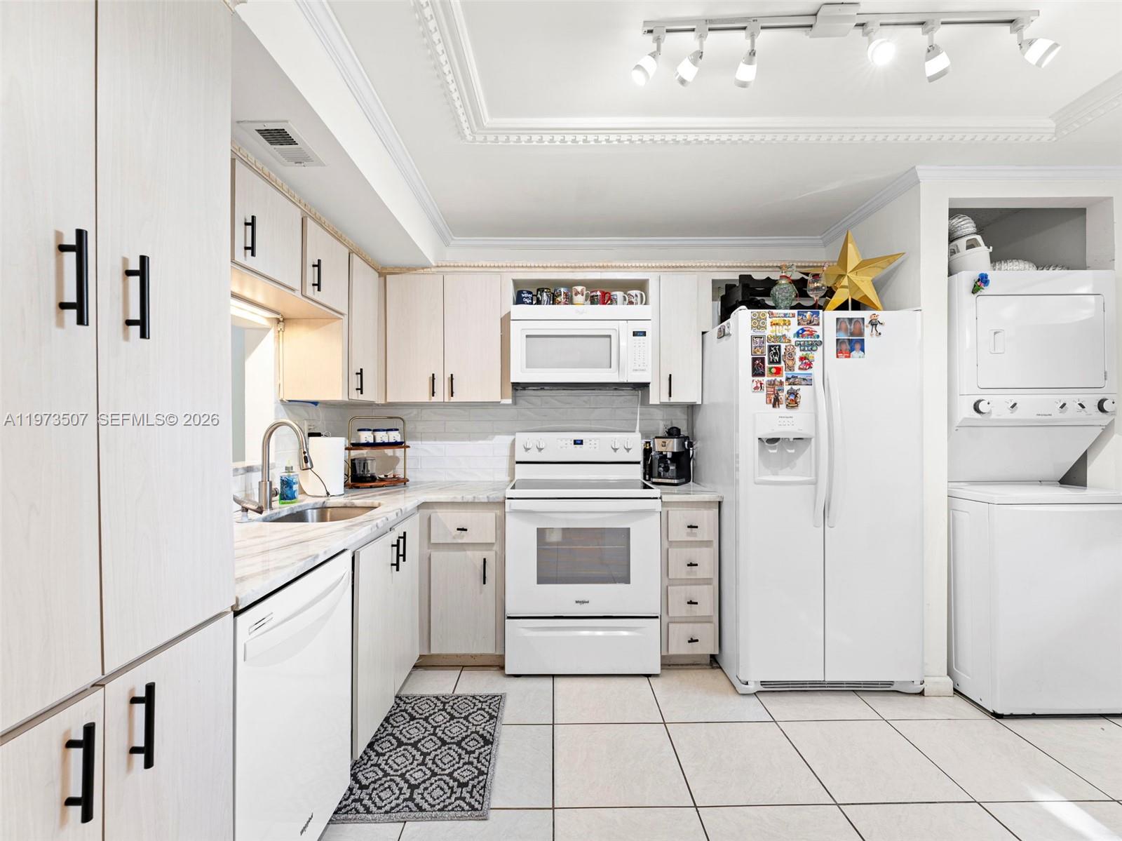 COLONY POINT 6 CONDO - Residential