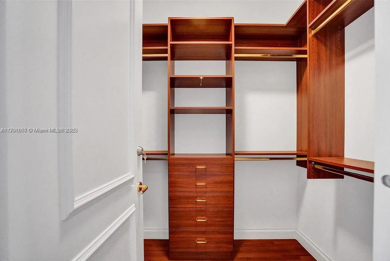 Bella Vista Mid rise north - Residential Lease