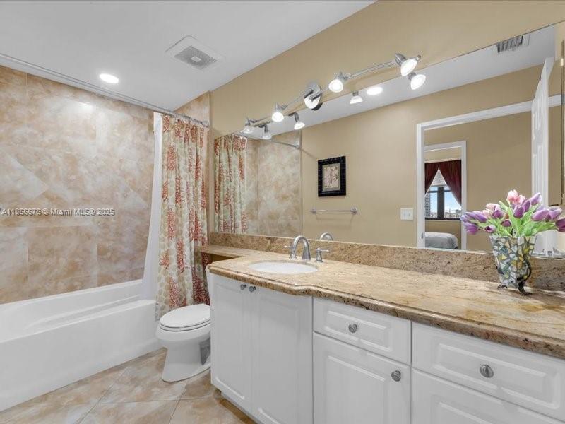 TOWER CONDO AT CITYPLACE - Residential