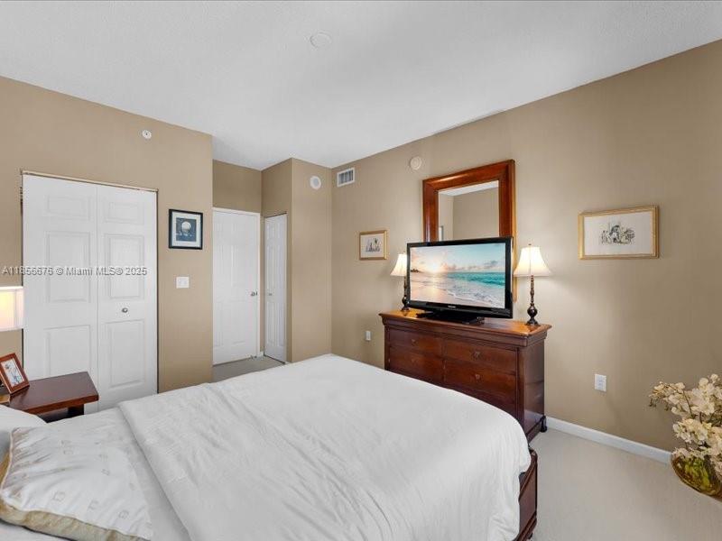TOWER CONDO AT CITYPLACE - Residential