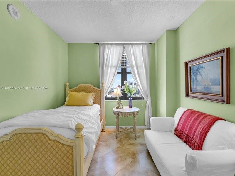 TOWER CONDO AT CITYPLACE - Residential