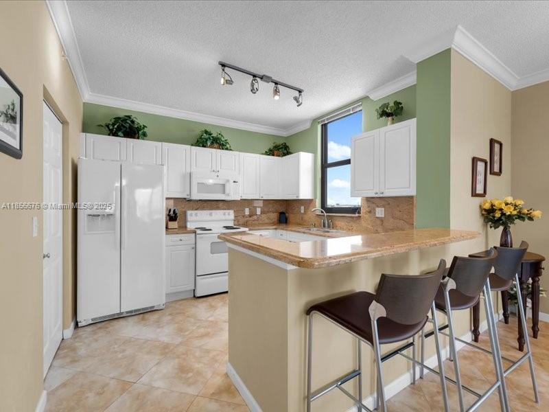 TOWER CONDO AT CITYPLACE - Residential