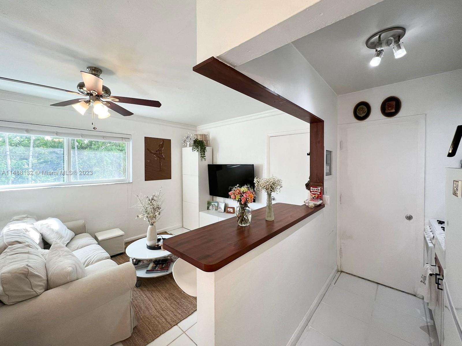 Light and bright 1/1 in South Miami! Boutique building, tile floors, impact windows and abundant closet space. Washer/dryer in the community. Superb location, close to the University of Miami, restaurants and shopping.