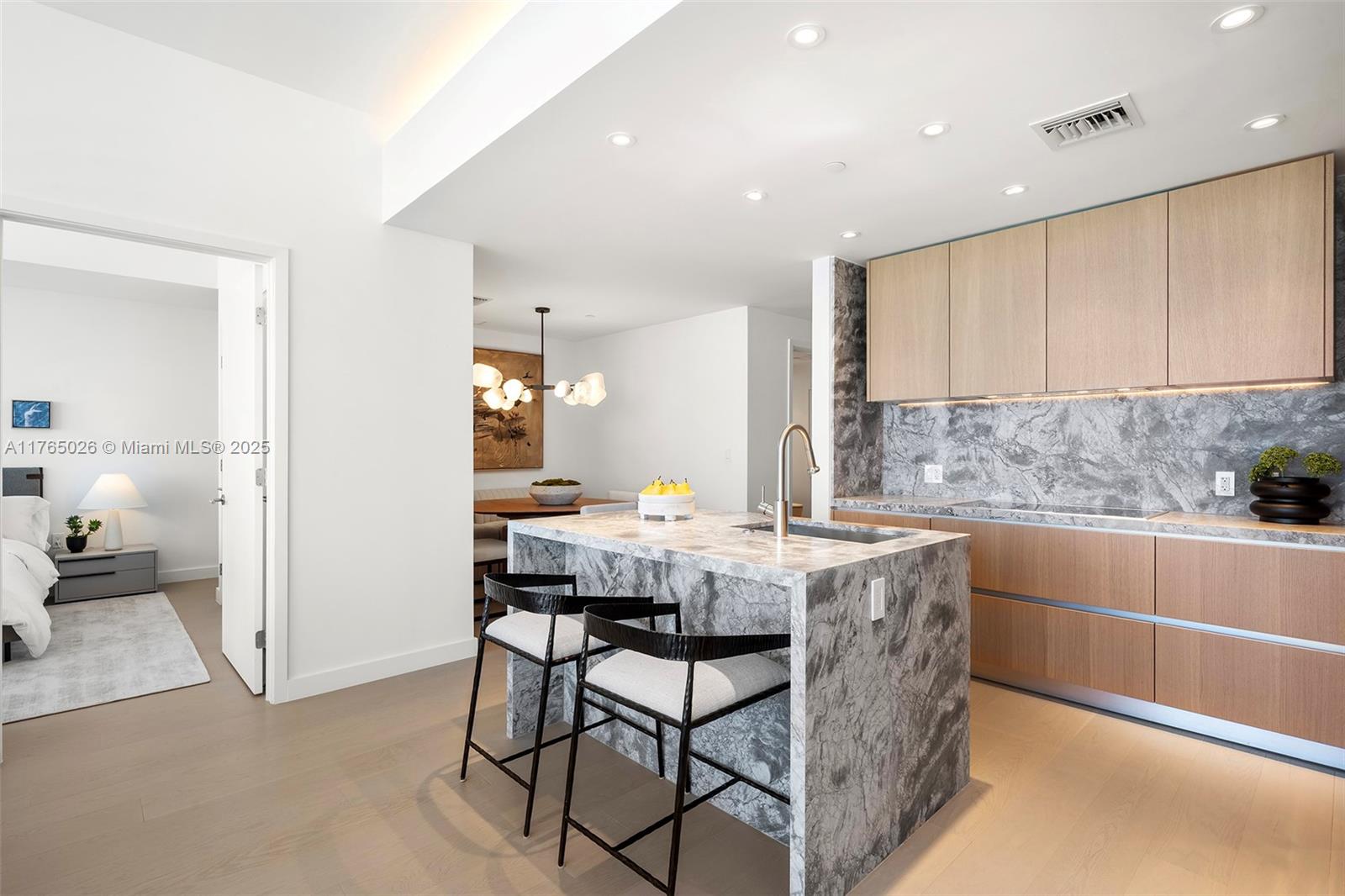 500 Alton 4304