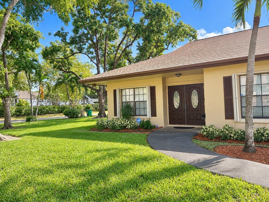 Photo of 7513 SW 28th St #29, Davie, FL 33314 (MLS # A12111337)