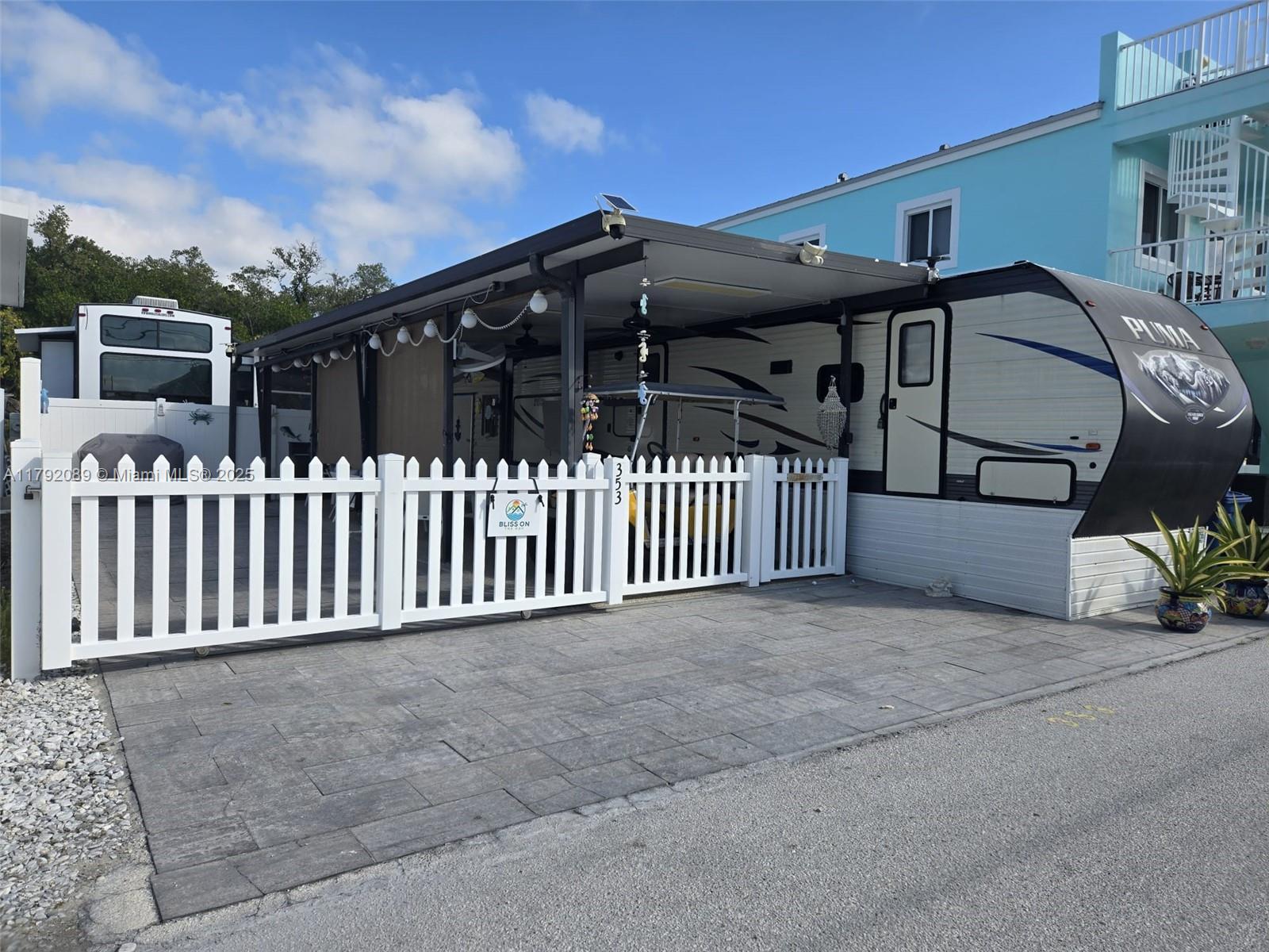 Property for Sale at 325 Calusa Street Lot 353 St, Key Largo, Monroe County, Florida - Bedrooms: 2 
Bathrooms: 1  - $405,000