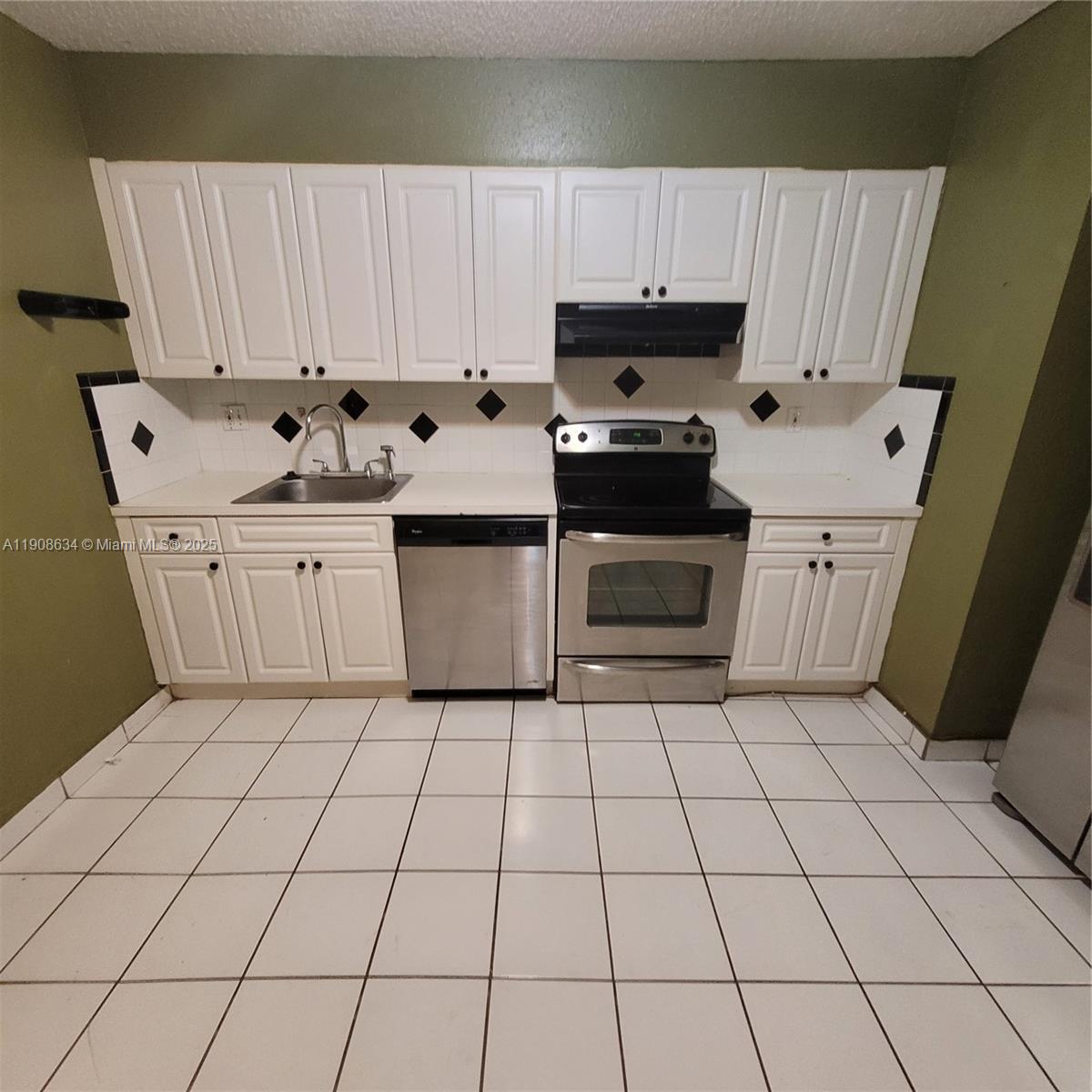 CONDADO REAL CONDO - Residential Lease