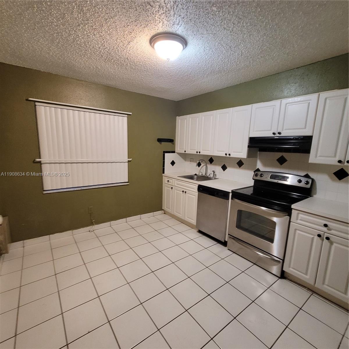 CONDADO REAL CONDO - Residential Lease