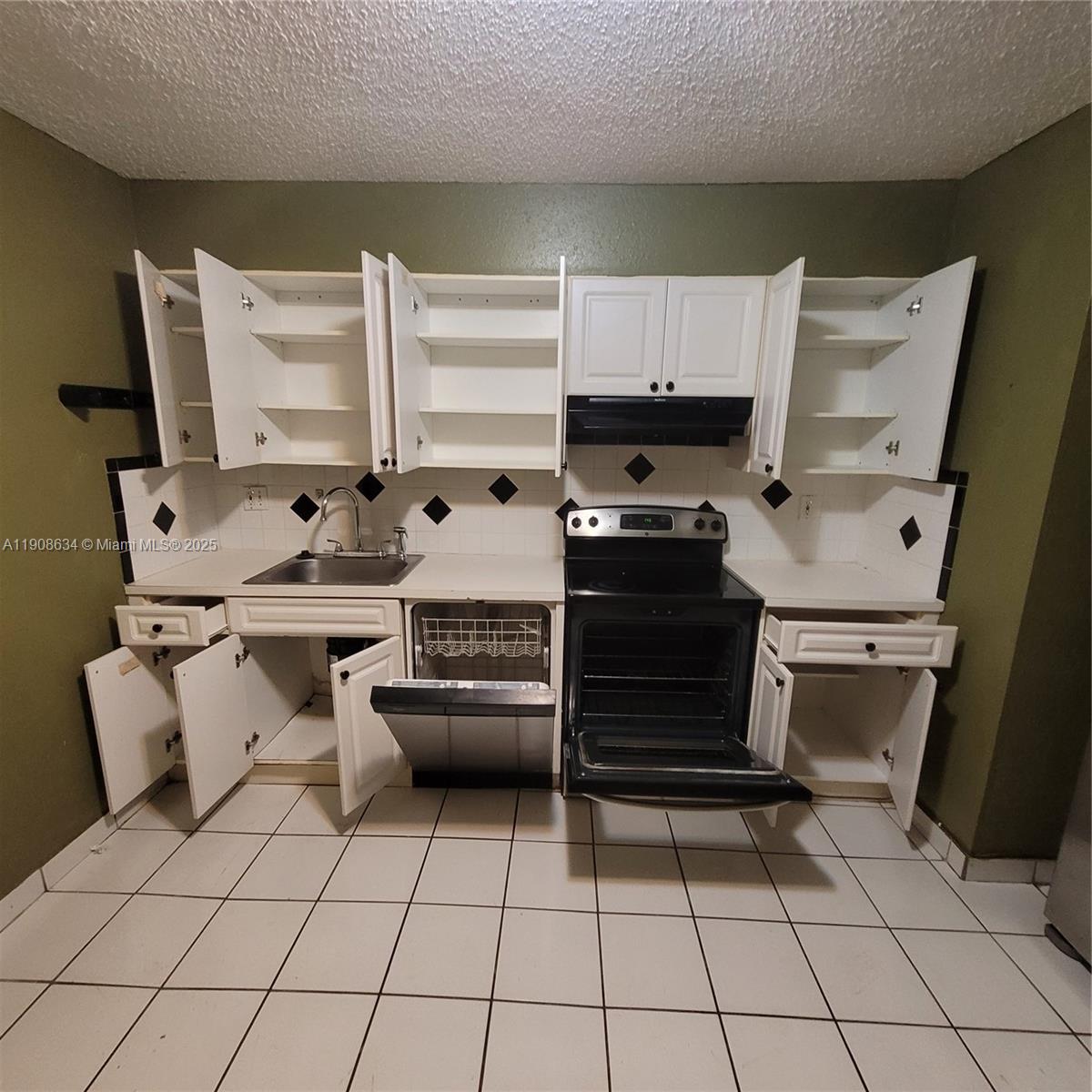 CONDADO REAL CONDO - Residential Lease