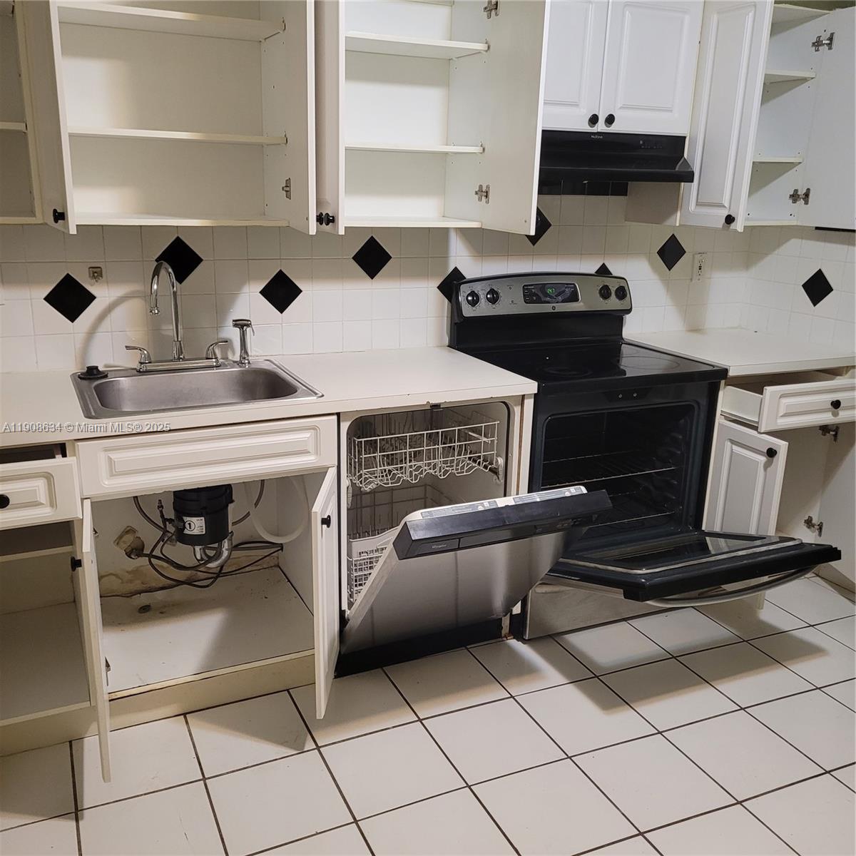 CONDADO REAL CONDO - Residential Lease