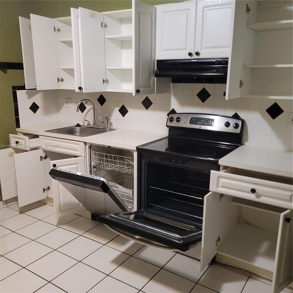 CONDADO REAL CONDO - Residential Lease