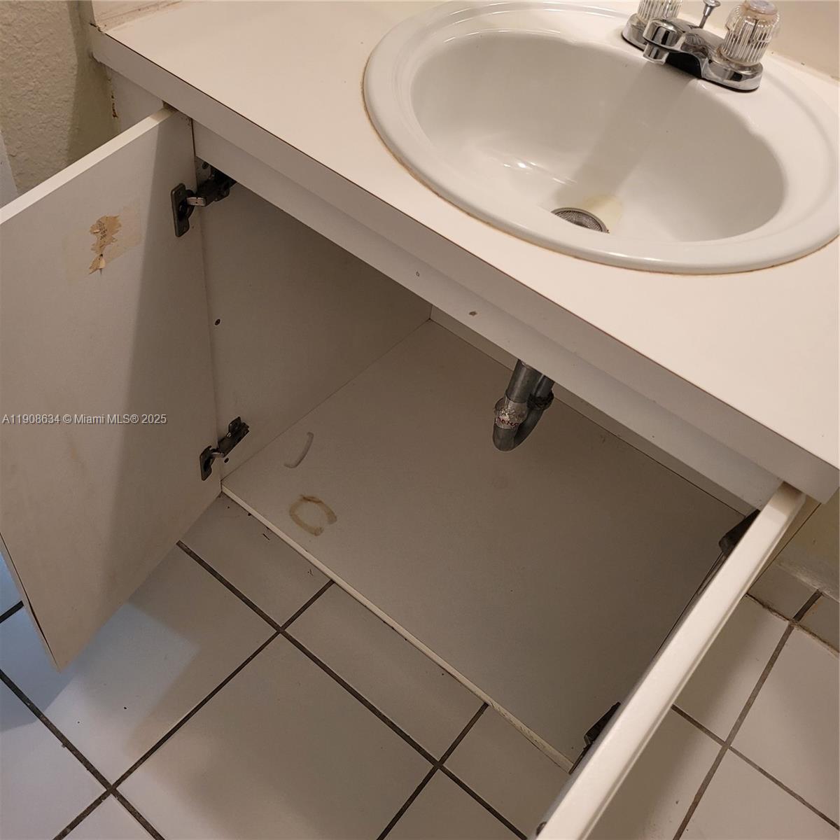 CONDADO REAL CONDO - Residential Lease