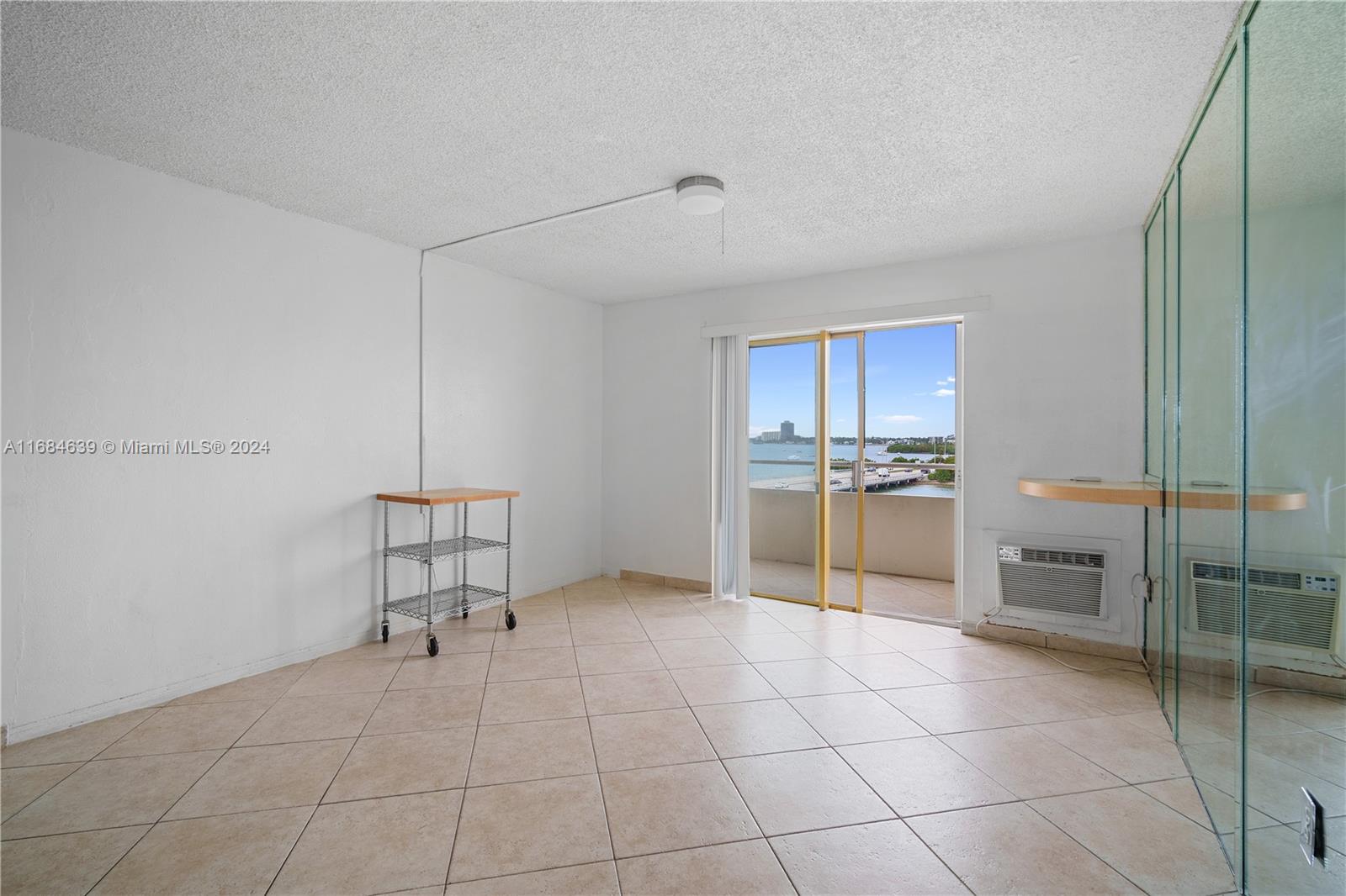 BAYSHORE YACHT & TENNIS C - Residential