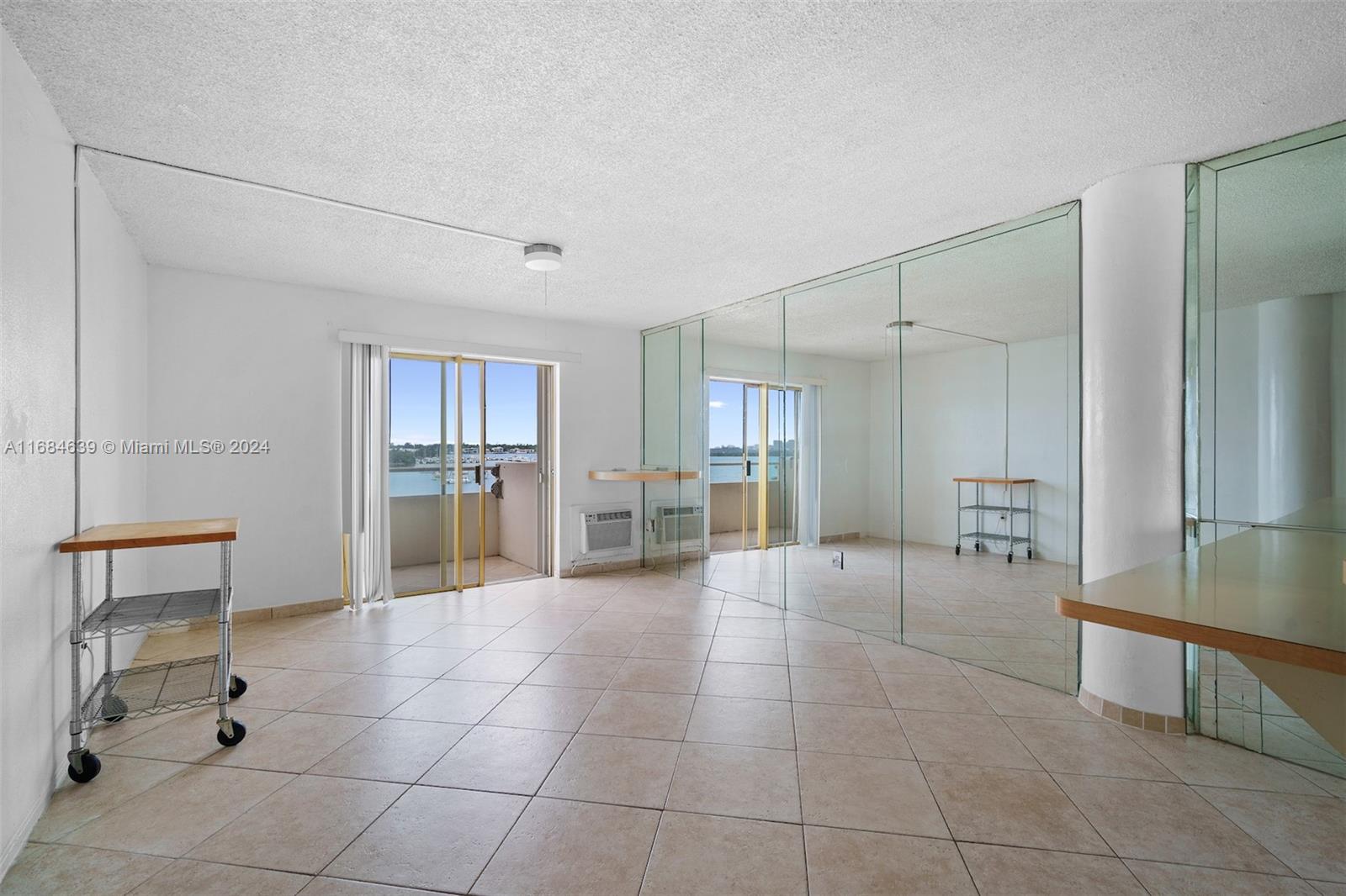 BAYSHORE YACHT & TENNIS C - Residential