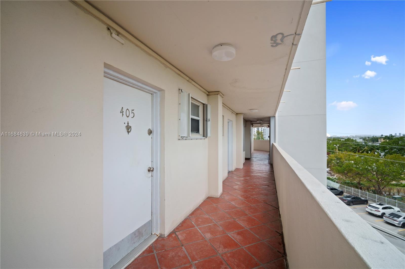 BAYSHORE YACHT & TENNIS C - Residential